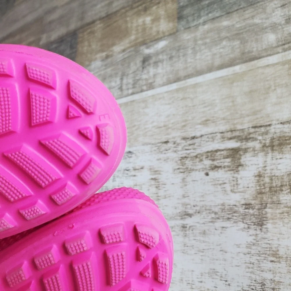 CROCS worn 2x